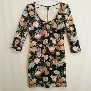 Gorgeous Floral Dress! Size medium 3/4 sleeve